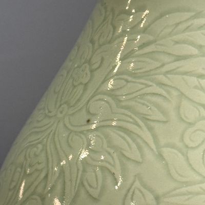 A Chinese celadon-glazed incised 'Yuhuchunping' vase with lotus scroll design — photo 6
