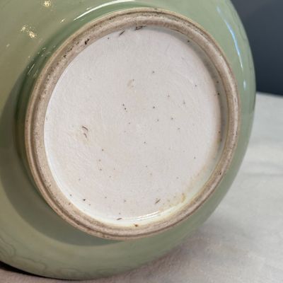 A Chinese celadon-glazed incised 'Yuhuchunping' vase with lotus scroll design — photo 10