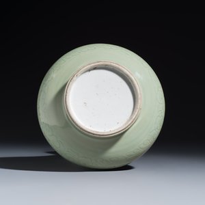 A Chinese celadon-glazed incised 'Yuhuchunping' vase with lotus scroll design — photo 7