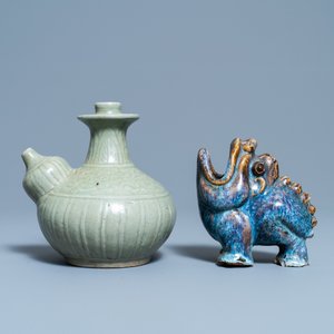 A Chinese celadon-glazed kendi and a Shiwan flambé-glazed beast-shaped censer, 18/19th C. — 照片 4