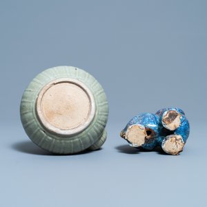 A Chinese celadon-glazed kendi and a Shiwan flambé-glazed beast-shaped censer, 18/19th C. — 照片 7