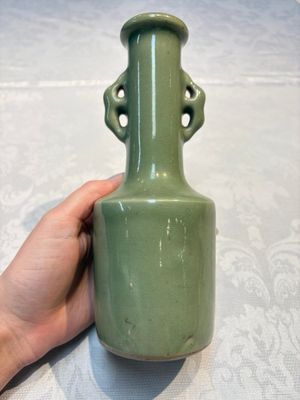 A Chinese celadon-glazed 'Kinuta' vase, Qing — photo 1