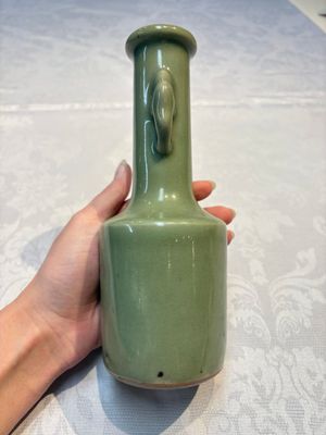A Chinese celadon-glazed 'Kinuta' vase, Qing — photo 2