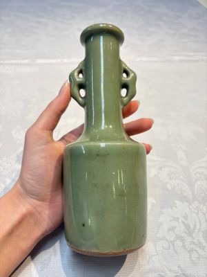 A Chinese celadon-glazed 'Kinuta' vase, Qing — photo 3