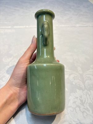 A Chinese celadon-glazed 'Kinuta' vase, Qing — photo 4
