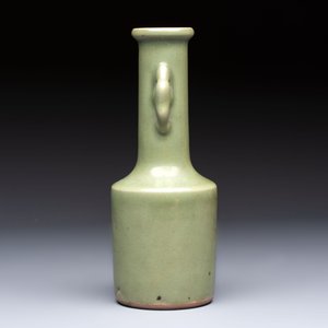 A Chinese celadon-glazed 'Kinuta' vase, Qing — photo 2