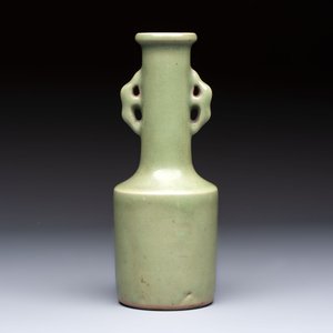 A Chinese celadon-glazed 'Kinuta' vase, Qing — photo 3