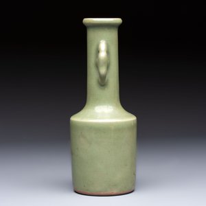 A Chinese celadon-glazed 'Kinuta' vase, Qing — photo 4