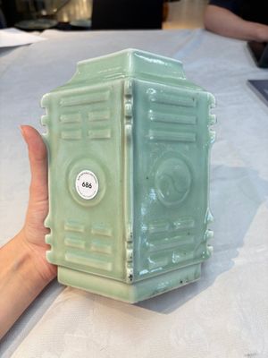 A Chinese celadon-glazed lozenge-shaped 'cong' vase, 19th C. — photo 1