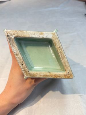 A Chinese celadon-glazed lozenge-shaped 'cong' vase, 19th C. — photo 12