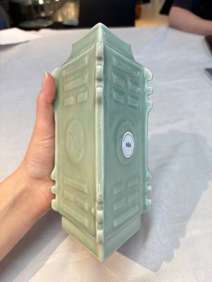 A Chinese celadon-glazed lozenge-shaped 'cong' vase, 19th C. — photo 4