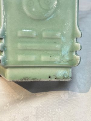 A Chinese celadon-glazed lozenge-shaped 'cong' vase, 19th C. — photo 7