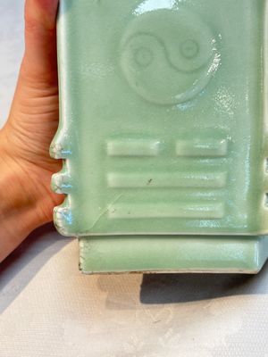 A Chinese celadon-glazed lozenge-shaped 'cong' vase, 19th C. — photo 9