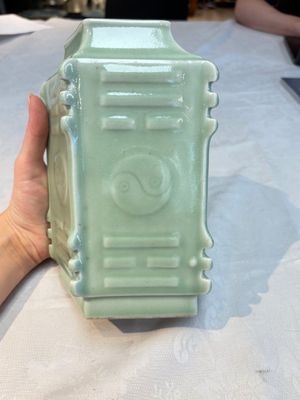 A Chinese celadon-glazed lozenge-shaped 'cong' vase, 19th C. — photo 10