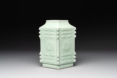 A Chinese celadon-glazed lozenge-shaped 'cong' vase, 19th C.