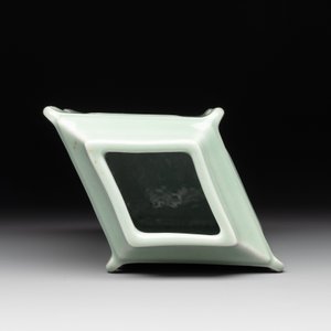 A Chinese celadon-glazed lozenge-shaped 'cong' vase, 19th C. — photo 6