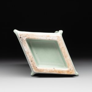 A Chinese celadon-glazed lozenge-shaped 'cong' vase, 19th C. — photo 7