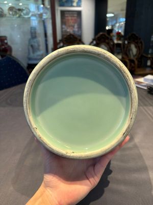 A Chinese celadon-glazed rouleau vase with incised floral design, 18th C. — 照片 6
