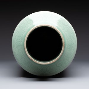 A Chinese celadon-glazed rouleau vase with incised floral design, 18th C. — 照片 6