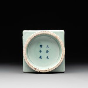 A Chinese celadon-glazed 'trigrams' 'cong' vase, Guangxu mark and of the period — photo 7