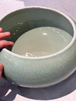 A Chinese celadon-glazed tripod censer with 'anhua' floral design, Kangxi — photo 4