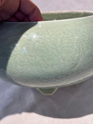 A Chinese celadon-glazed tripod censer with 'anhua' floral design, Kangxi — photo 8