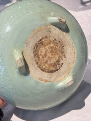 A Chinese celadon-glazed tripod censer with 'anhua' floral design, Kangxi — photo 10