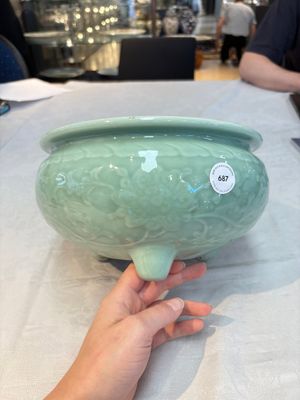 A Chinese celadon-glazed tripod censer with floral anhua design, 18/19th C. — photo 1