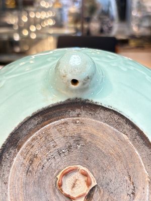 A Chinese celadon-glazed tripod censer with floral anhua design, 18/19th C. — photo 11