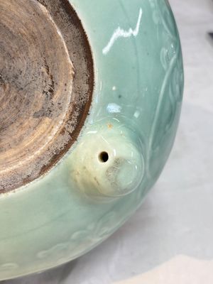 A Chinese celadon-glazed tripod censer with floral anhua design, 18/19th C. — photo 12