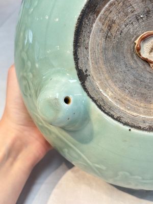 A Chinese celadon-glazed tripod censer with floral anhua design, 18/19th C. — photo 13