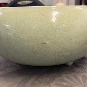 A Chinese celadon-glazed tripod censer with incised underglaze design, Kangxi — photo 23