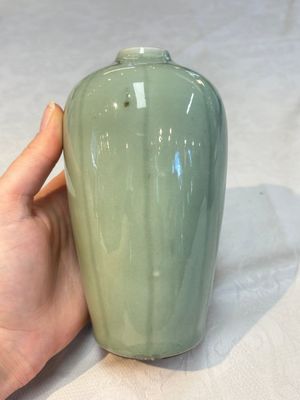 A Chinese celadon-glazed vase and a faux bronze-glazed vase, Qianlong mark, 18/19th C. — photo 11
