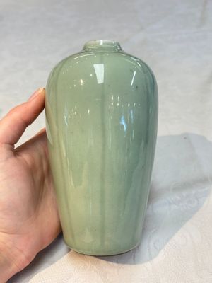 A Chinese celadon-glazed vase and a faux bronze-glazed vase, Qianlong mark, 18/19th C. — photo 12