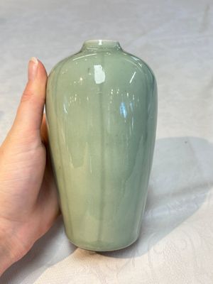 A Chinese celadon-glazed vase and a faux bronze-glazed vase, Qianlong mark, 18/19th C. — photo 13