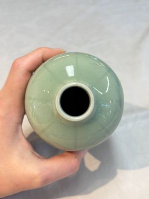 A Chinese celadon-glazed vase and a faux bronze-glazed vase, Qianlong mark, 18/19th C. — photo 14