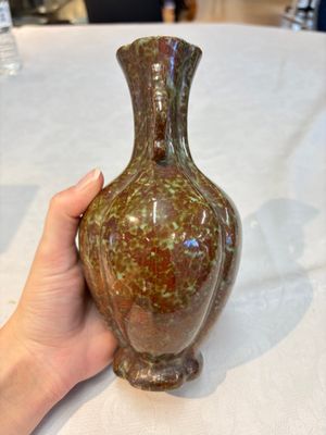 A Chinese celadon-glazed vase and a faux bronze-glazed vase, Qianlong mark, 18/19th C. — photo 2