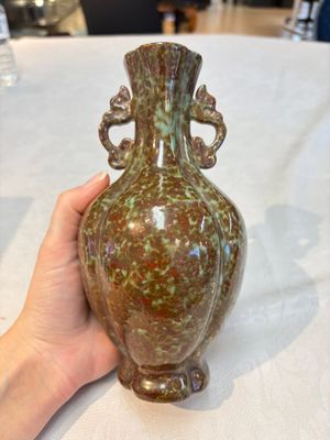 A Chinese celadon-glazed vase and a faux bronze-glazed vase, Qianlong mark, 18/19th C. — photo 3