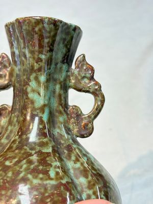 A Chinese celadon-glazed vase and a faux bronze-glazed vase, Qianlong mark, 18/19th C. — photo 8