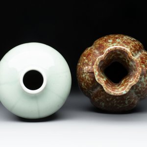 A Chinese celadon-glazed vase and a faux bronze-glazed vase, Qianlong mark, 18/19th C. — photo 5