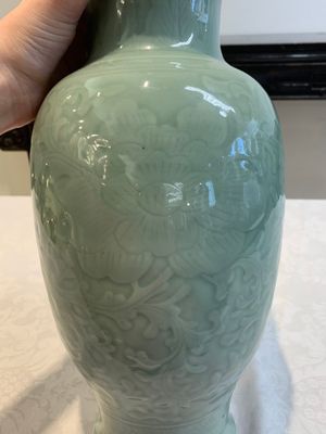 A Chinese celadon-glazed vase with floral design, Qianlong — photo 11