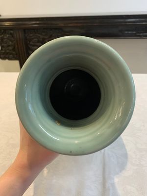 A Chinese celadon-glazed vase with floral design, Qianlong — photo 7