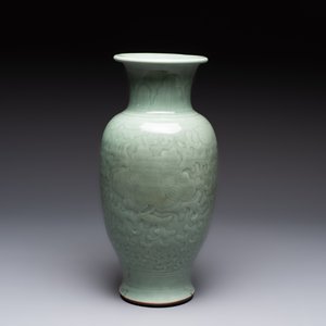A Chinese celadon-glazed vase with floral design, Qianlong — photo 3