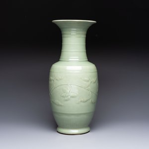 A Chinese celadon-glazed vase with relief lotus scroll design, 18th C. — photo 5