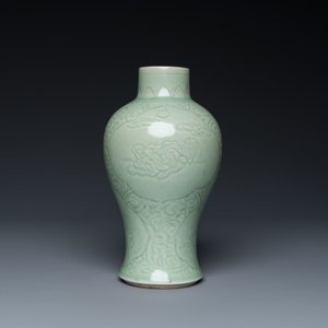 A Chinese celadon-glazed vase with underglaze design and a junyao-type bowl, 19/20th C. — photo 8