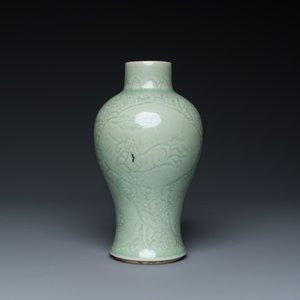 A Chinese celadon-glazed vase with underglaze design and a junyao-type bowl, 19/20th C. — photo 10