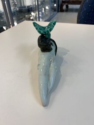 A Chinese celadon-glazed water dropper, a yellow-glazed ewer, a famille noire covered vase and a miniature model, 19th C. — photo 4