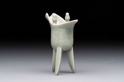 A Chinese celadon-glazed wine vessel, 'jue 爵', 18/19th C.