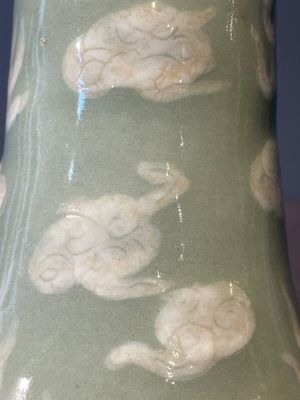 A Chinese celadon-ground slib design 'dragon' vase and Chinese blue and white vase or incense container, 19th C. — 照片 12