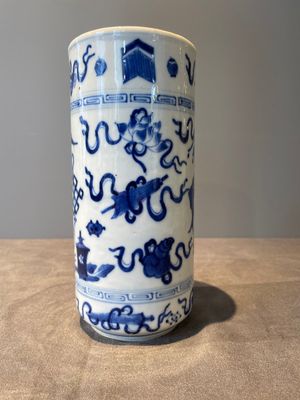 A Chinese celadon-ground slib design 'dragon' vase and Chinese blue and white vase or incense container, 19th C. — 照片 14